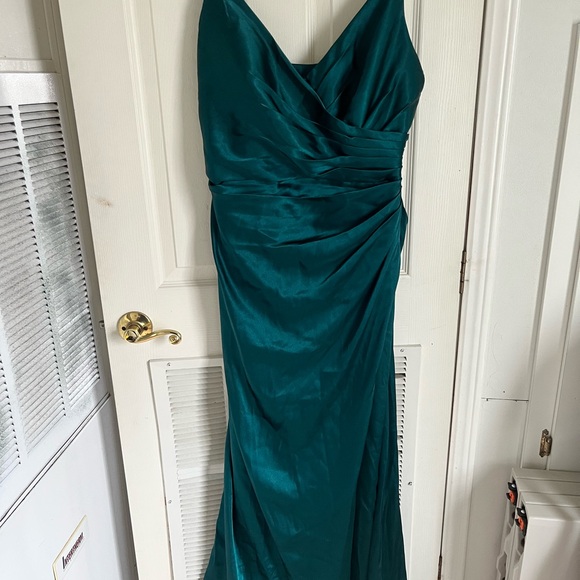 Worn once. Dry cleaned. Galina Signature Style #GS290017 - Picture 5 of 9